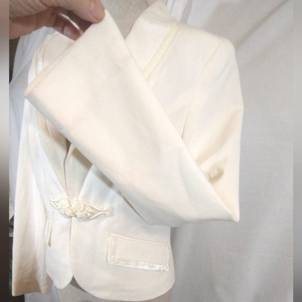Apostrophe Women Blazer, Ivory, Spread Collar Velour Trim Pckts/Embroid Bttn,6-8 - Picture 7 of 13